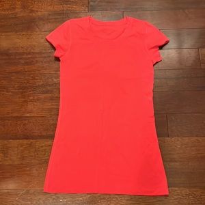 Super comfy lulu tshirt